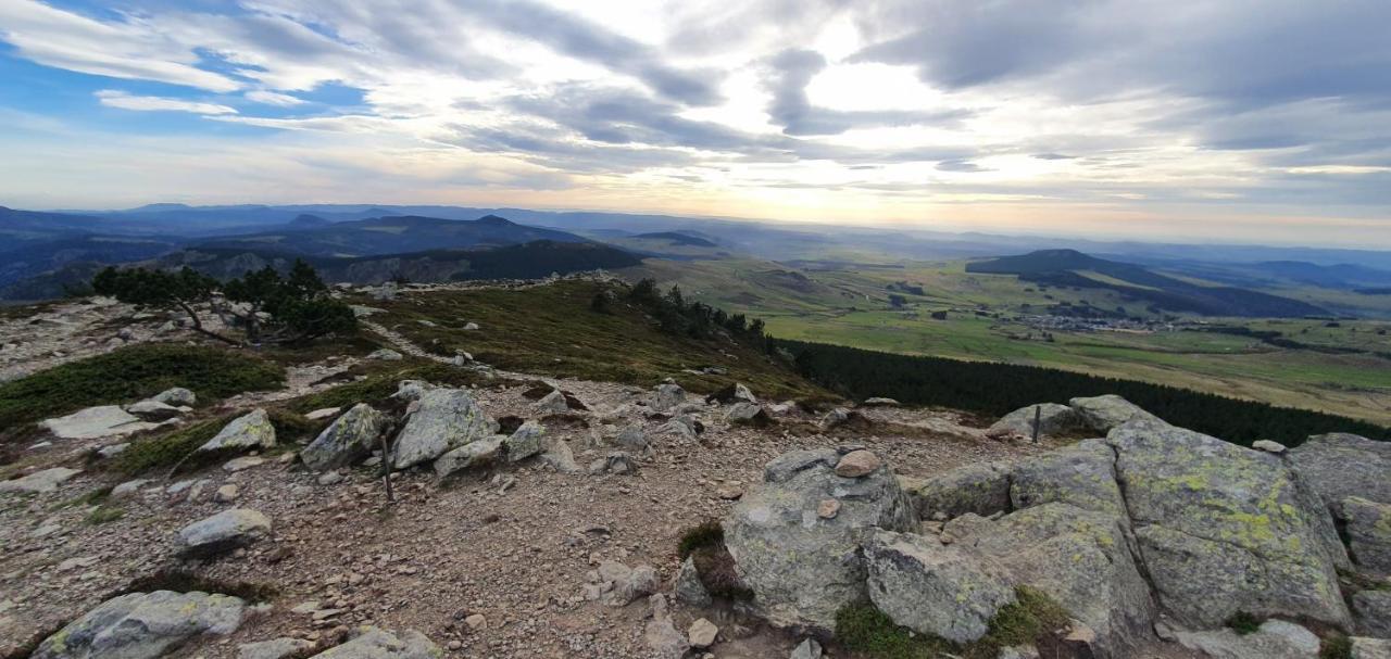 Les Gites Estaou Treillo Le Monastier sur Gazeille Exterior photo